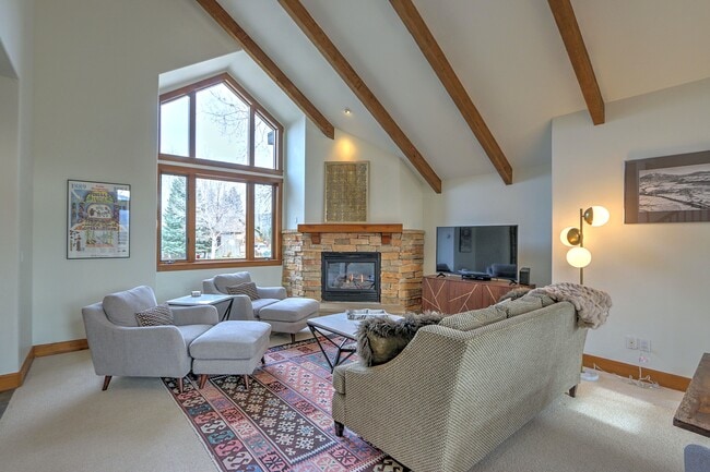 Photo - 408 Settlement Ln