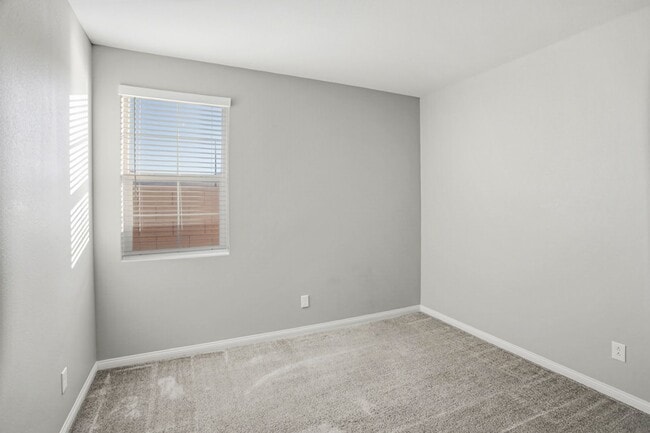 Photo - Inspirada Beauty With Bed and Bath On 1st Floor