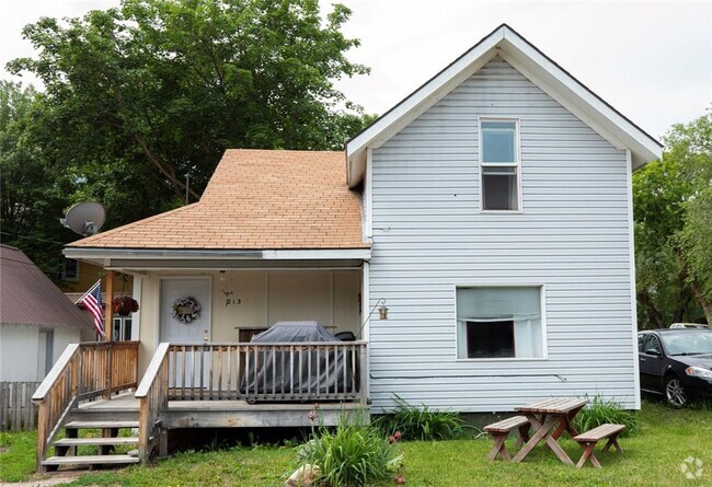 Building Photo - 213 Clyde St Unit 213 Rental