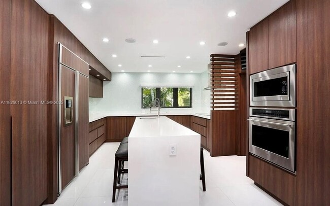 Photo - 6611 Leonardo St