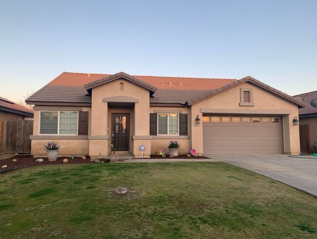 Beautiful and spacious 3 bedroom! - Beautiful and spacious 3 bedroom! House