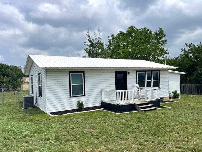 Building Photo - 1101 E College St