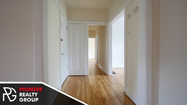 3823 N Fremont St Unit 3827-E1