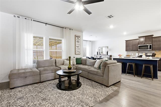 Photo - 807 Cormorant St