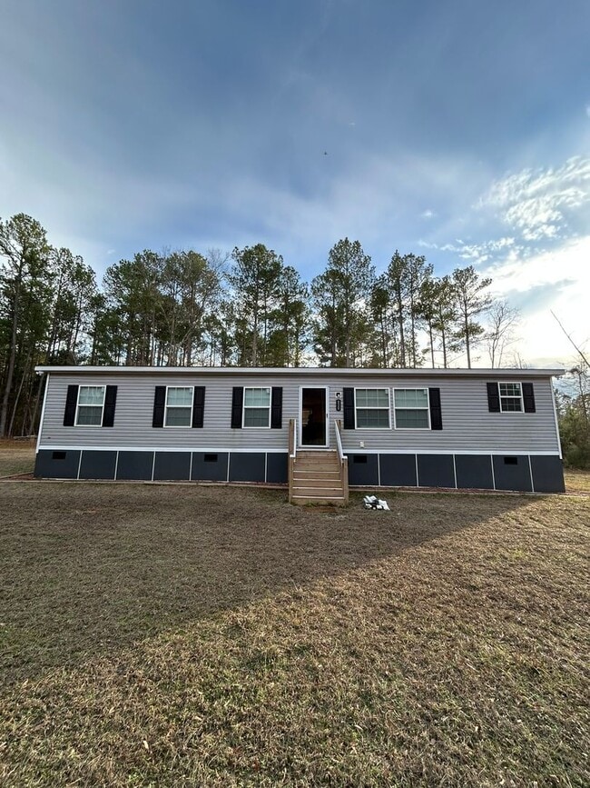 Building Photo - Private 3 Bedroom 2 Bath Home on 4 Acres
