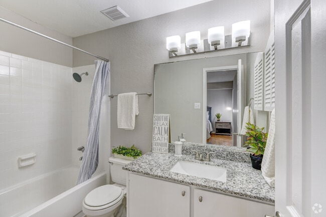 2BR, 2BA - 1,113SF - Primary Bathroom