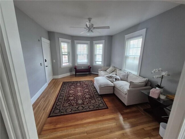 Photo - 76 Pembroke Ave Unit ROOM