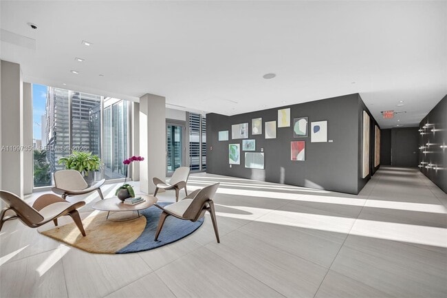 Photo - 460 NE 28th St Unidad 2908