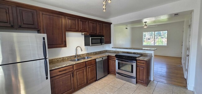 Building Photo - 808 E 300 S Unit 31 - 1