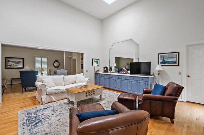 Photo - 2707 Abbott Martin Rd