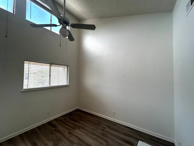 Photo - 1010 W 23rd St Unit 13