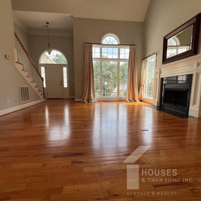Photo - 606 Mattie Ln