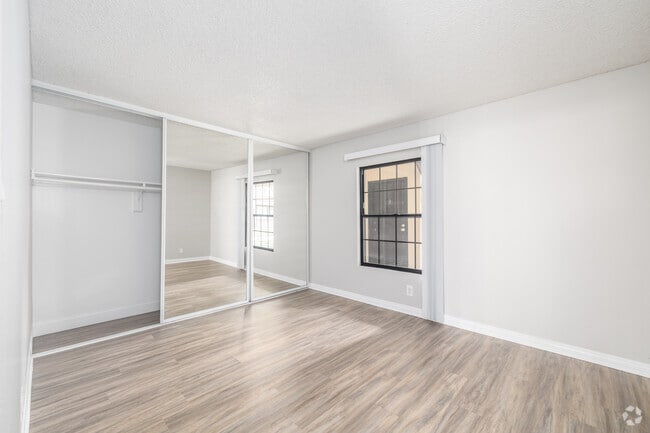 2BR, 2BA - 950SF - Bedroom