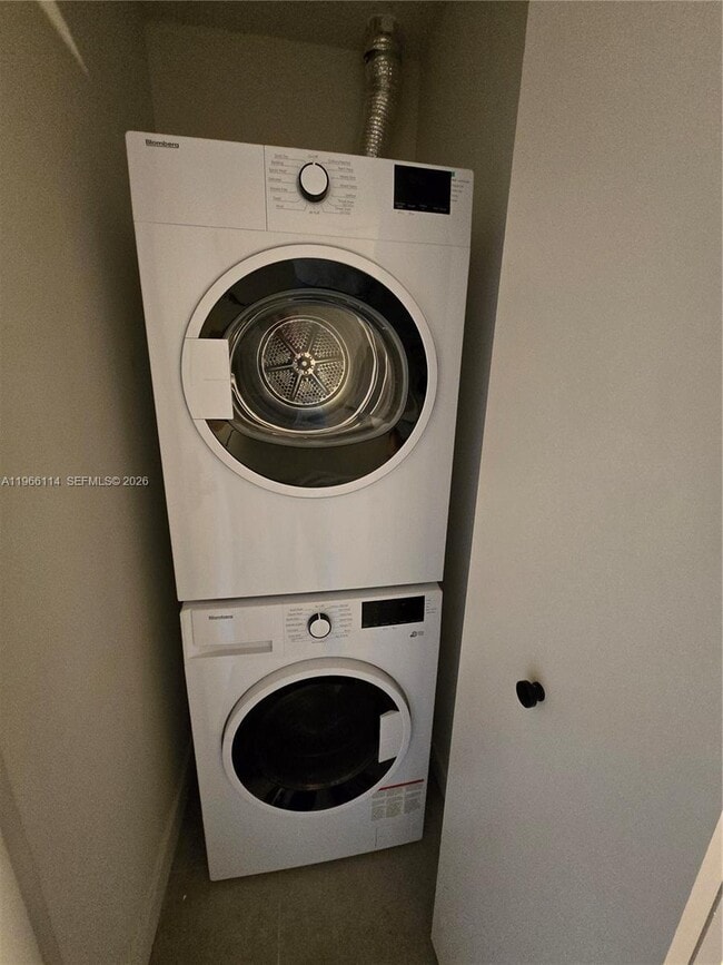 Photo - 121 NE 5th St Unidad 709