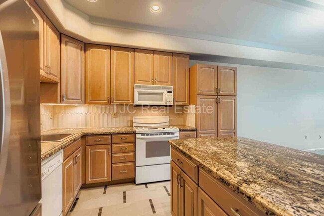 Photo - 180 Cook St Unit 411