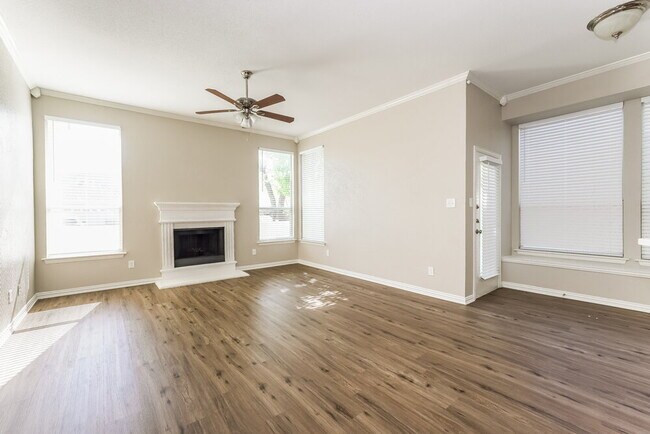 Photo - 1042 Devonshire Dr