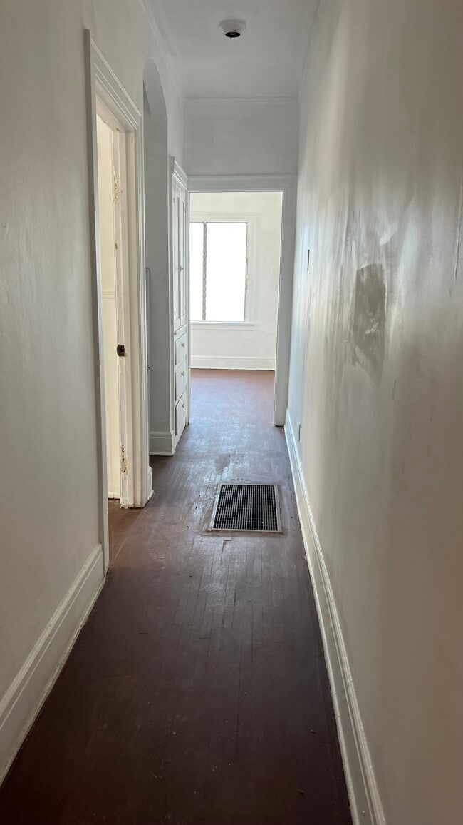 Photo - 1071 Dundas St