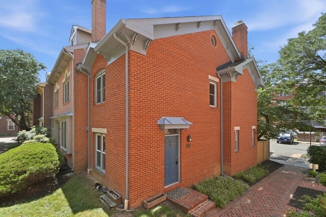 Photo - 541 Colecroft Ct