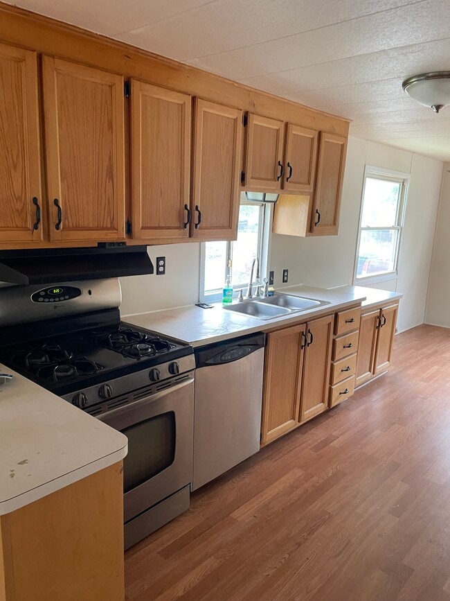 Building Photo - 404 Cherry St