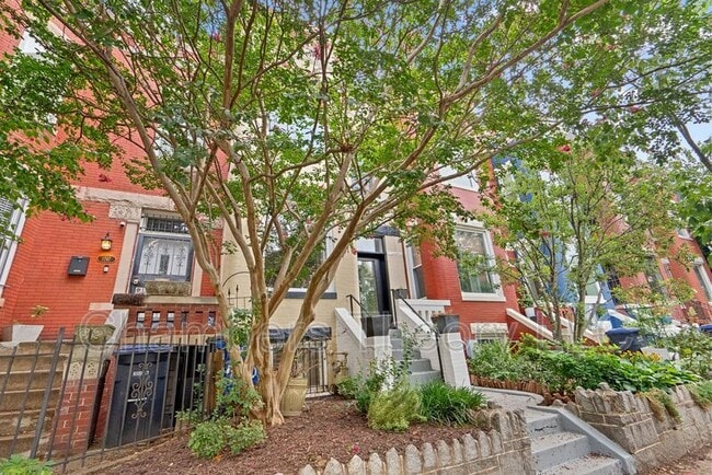 Photo - 1745 1st St NW