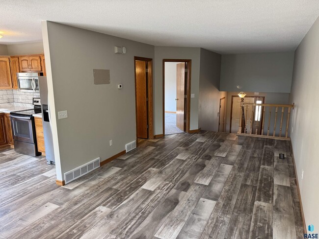 Photo - 630 N James Ave