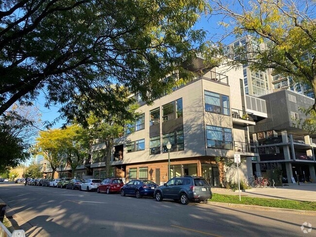 Building Photo - 825 E Mifflin St Unit #204 Rental