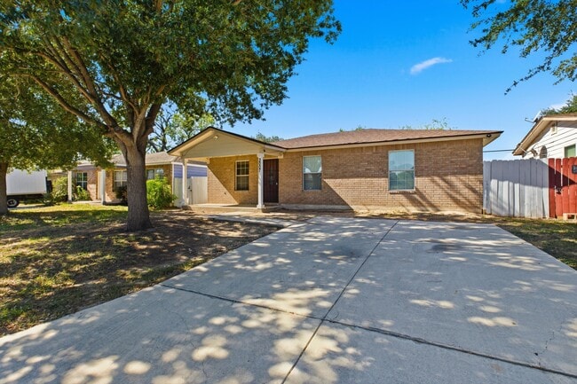 Building Photo - 3007 Spice Meadow