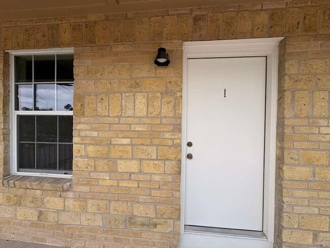 Building Photo - 4018 San Agustin Ave Unit I