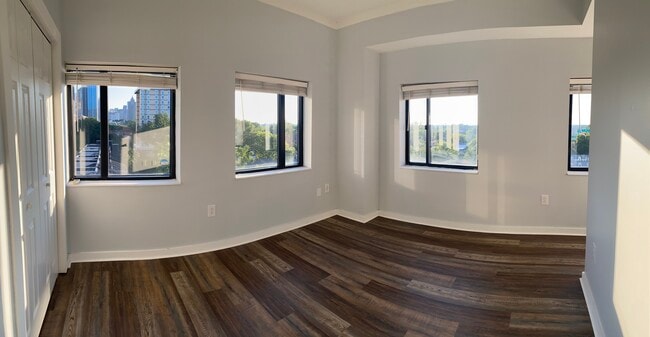 Photo - 715 N Church St Unidad 701