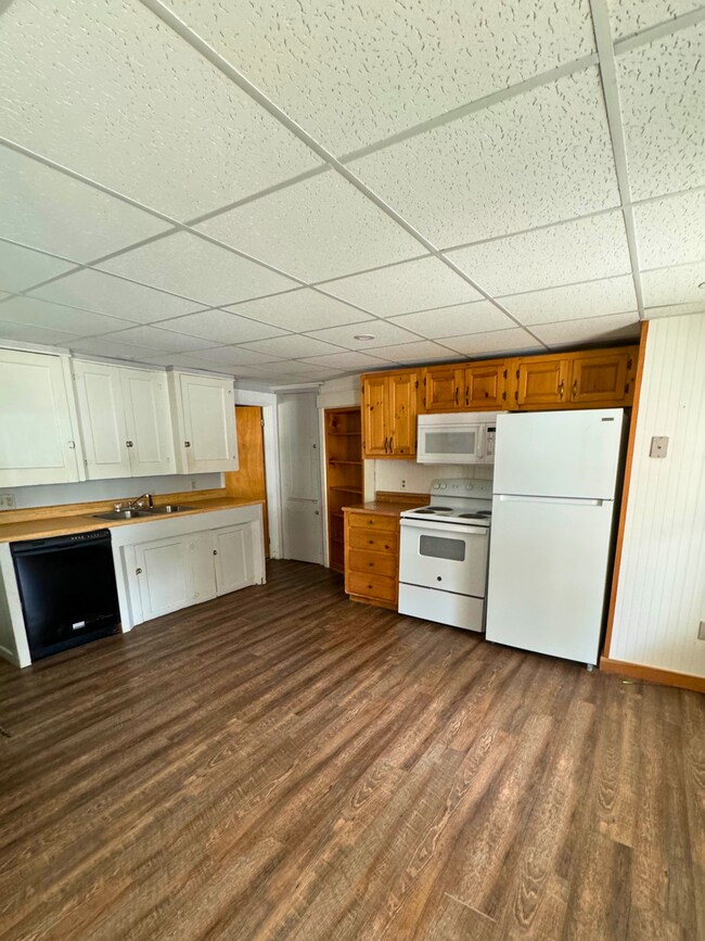 Building Photo - 125 Bridge St Unit 6 Rental