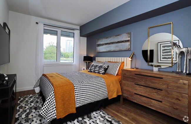 1BR, 1BA - 792 SF