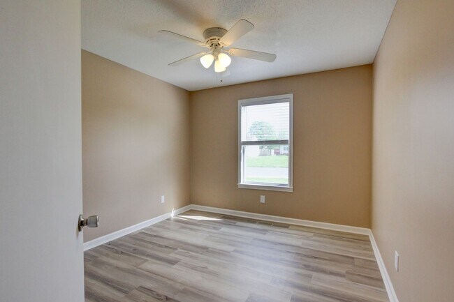Photo - Ranch home on fenced lot-new flooring and ...