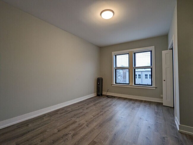 Building Photo - 4851 N Damen Ave Unit 314