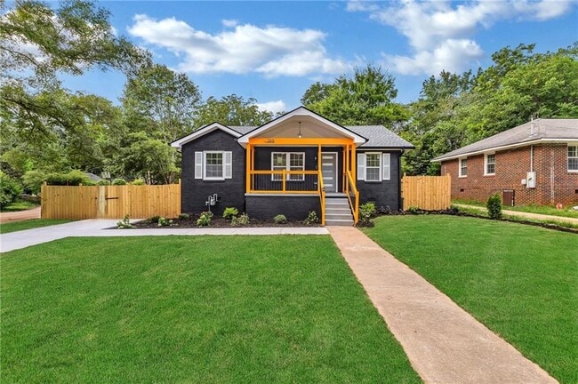 Photo - 388 Sargent Dr SE Casa