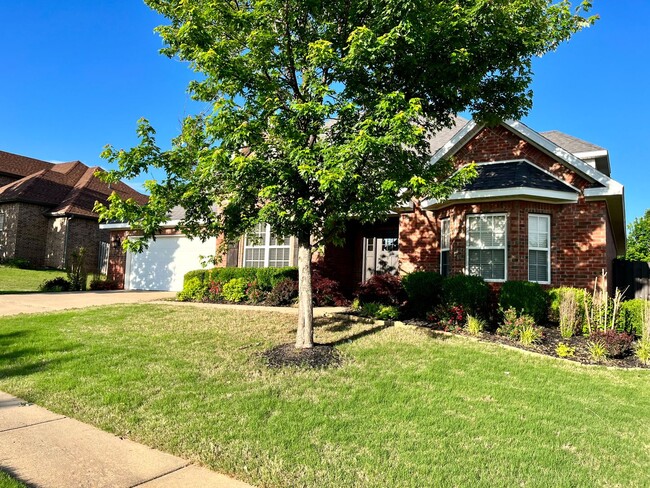 Wonderful 4 bedroom 3 1/2 bath home in Rogers - Wonderful 4 bedroom 3 1/2 bath home in Rogers