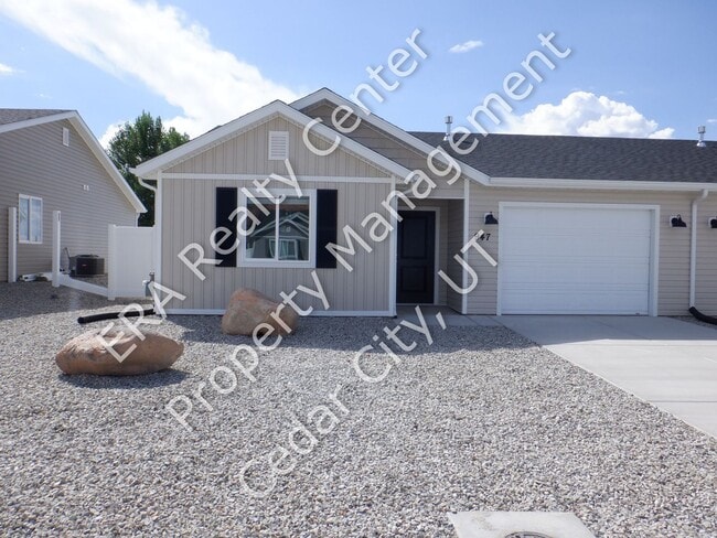 Building Photo - Move-in Bonus! - 3 bedroom - 2 Bath - Single Level Twin Home