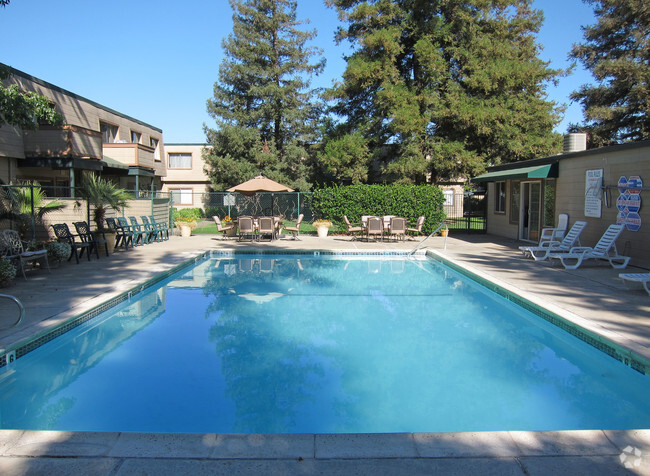 LARGE SPARKLING POOL! - Hunters Landing Rental