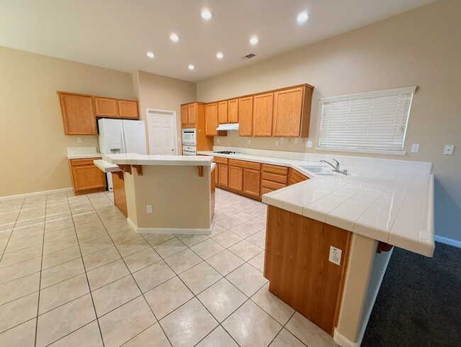 Photo - 405 Hearst Dr