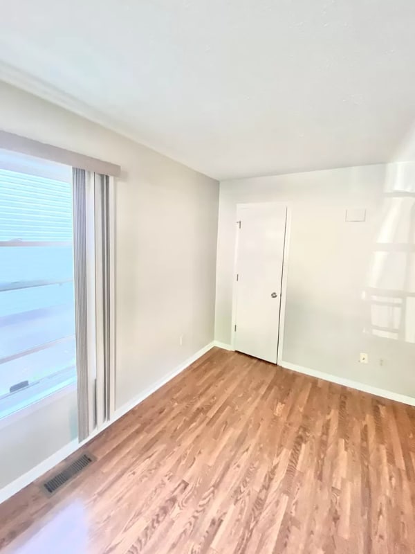 Photo - 6528 Rosebelle Ave