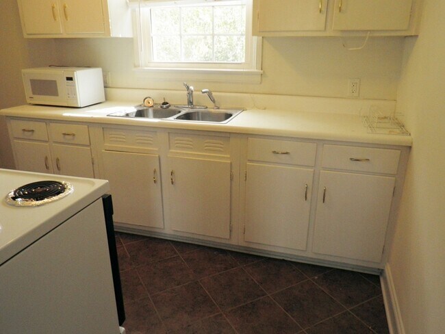 Photo - Selwyn Village