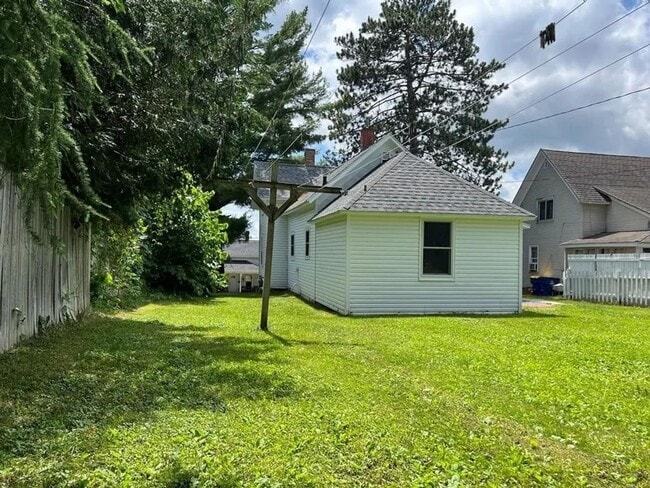 808 W Grand Ave