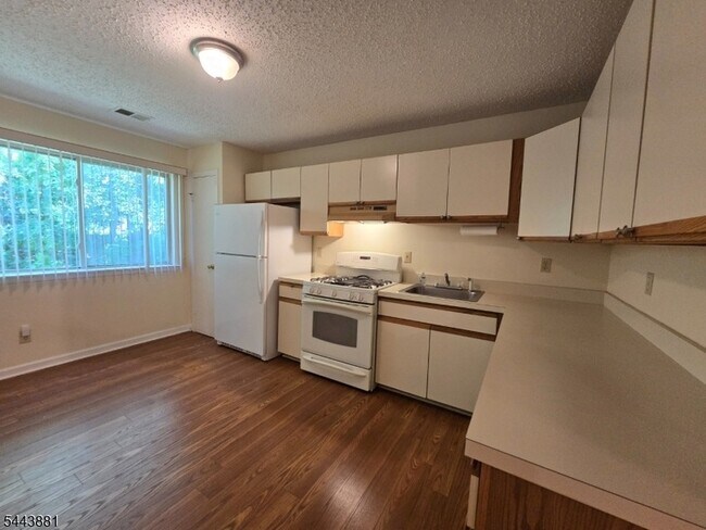 Photo - 71 Drake Ln