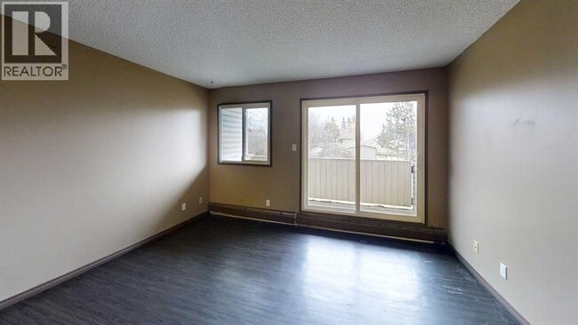 Photo - 5117-5144 44 St
