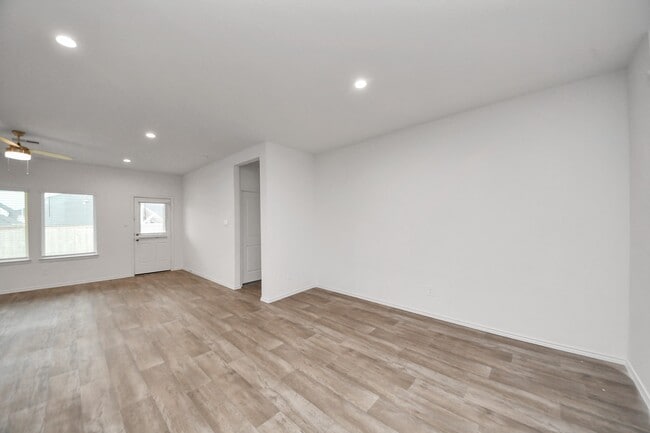 Photo - 31303 Heddington Ln