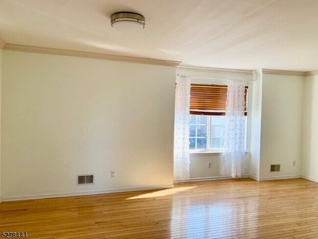 Photo - 14 Whispering Way W