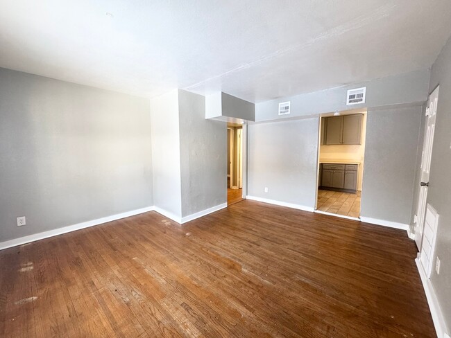 Photo - 2030 NW 25th St Unit 15