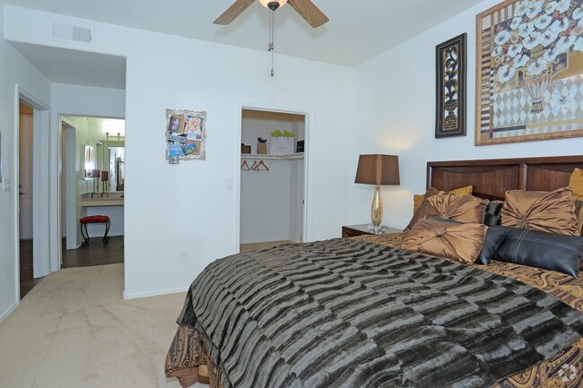 1BR,1BA-Serenade Bedroom