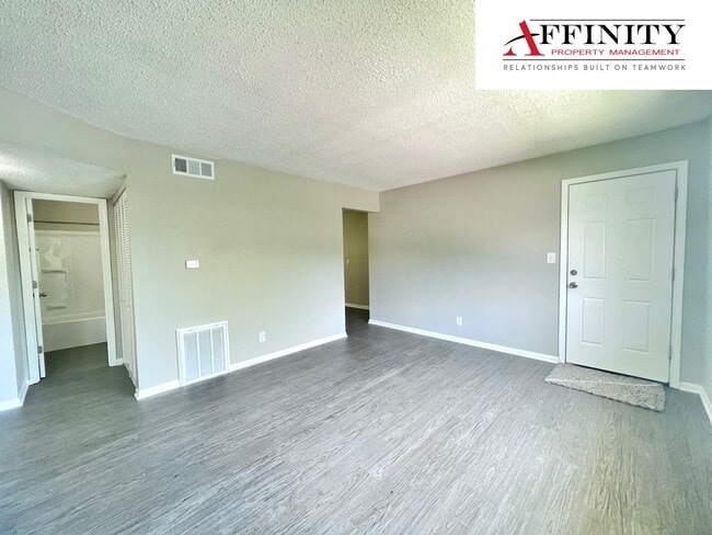 Photo - 1507 N 55 Dr