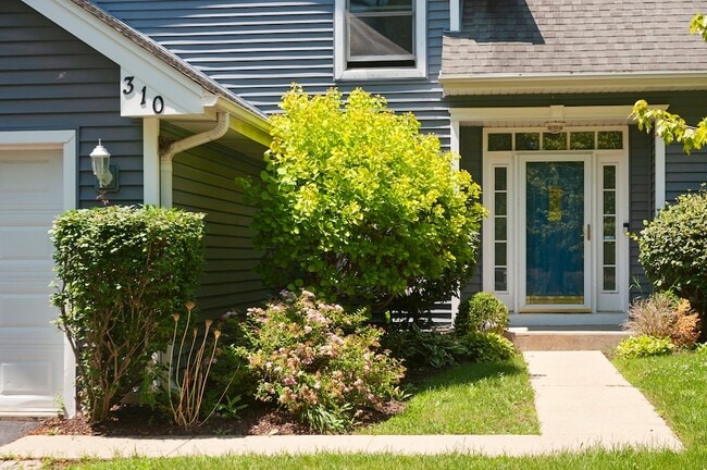 Photo - 310 Chesterfield Ln