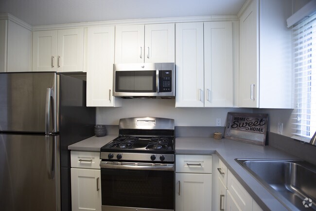 3BR, 2BA-1005 SF